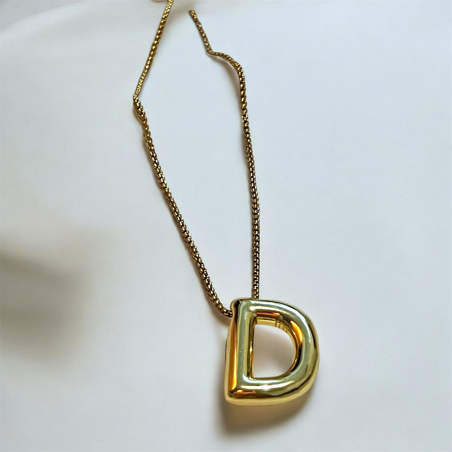 Collar con inicial /letras globo - C010