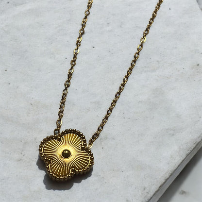 Collar trébol dorado