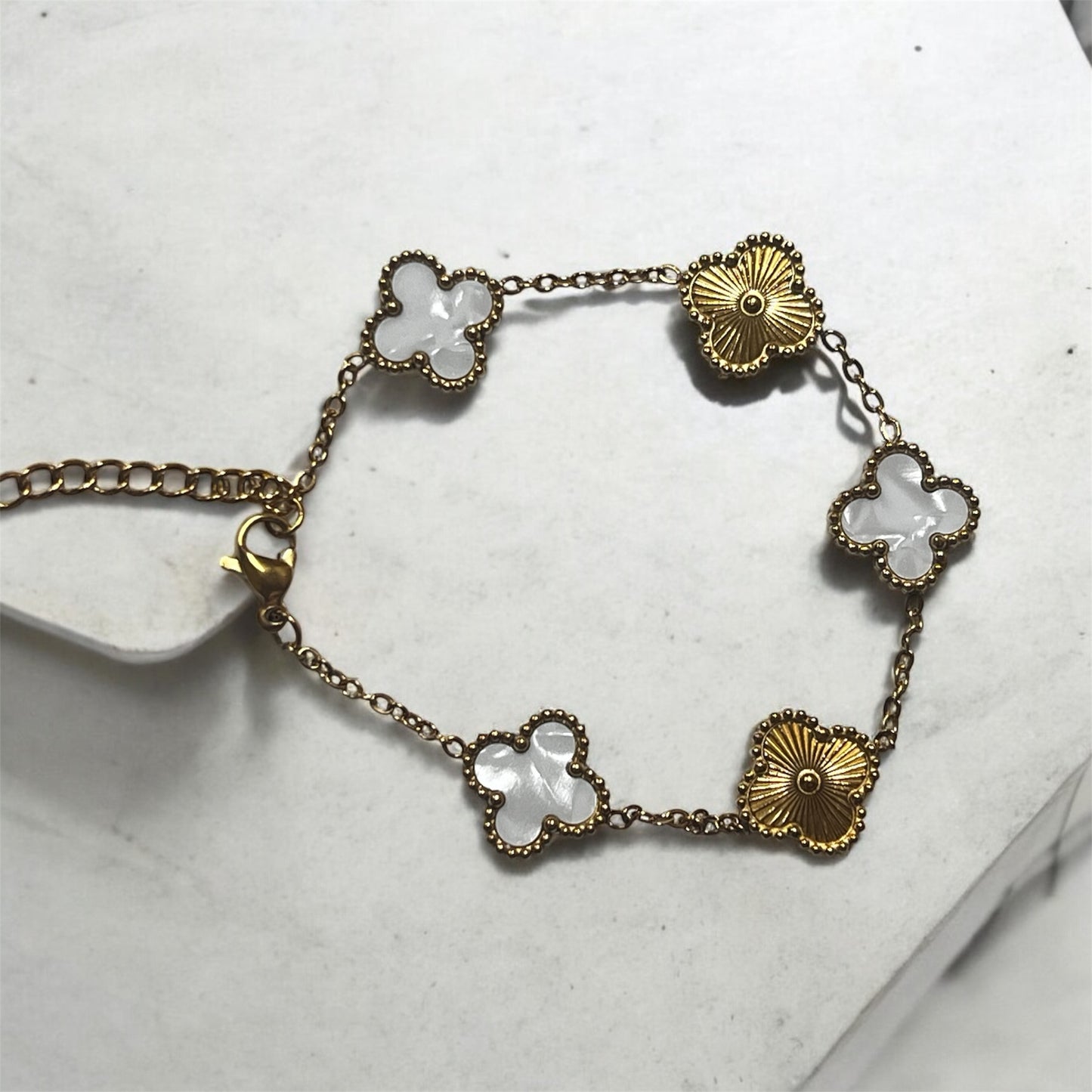Pulsera Trébol blanco y dorado