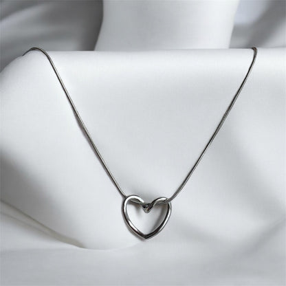 Collar corazón hueco / Plateado - C002