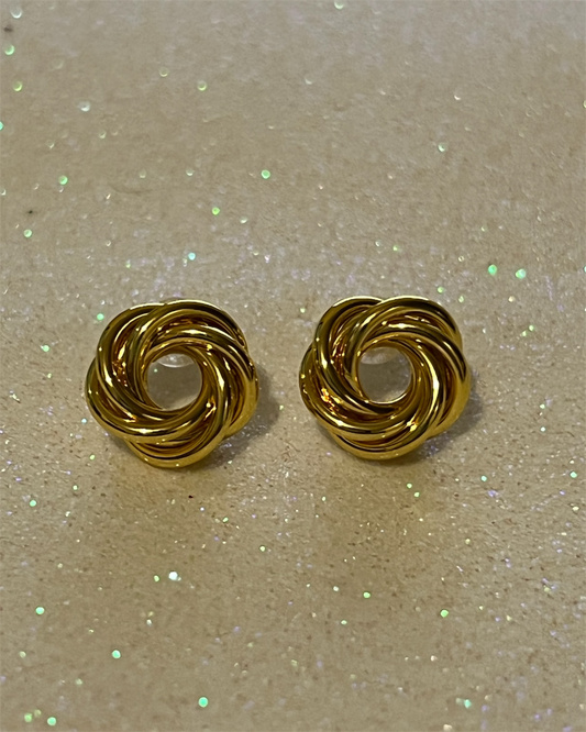 B168 - Aretes pequeños dorados