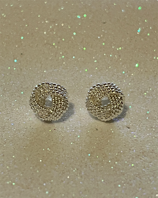 B172- Aretes pequeños plateados