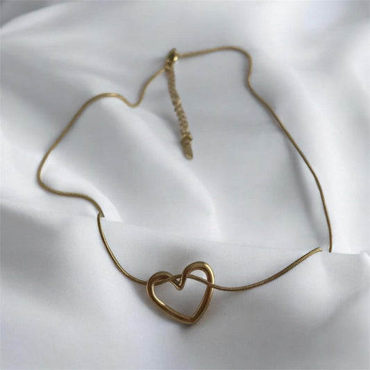 Collar corazón hueco / Dorado - C001